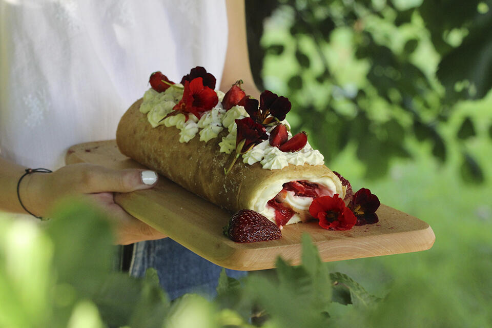 Nelson_Garden_Scrumptious summer Swiss roll_Image 2.jpg